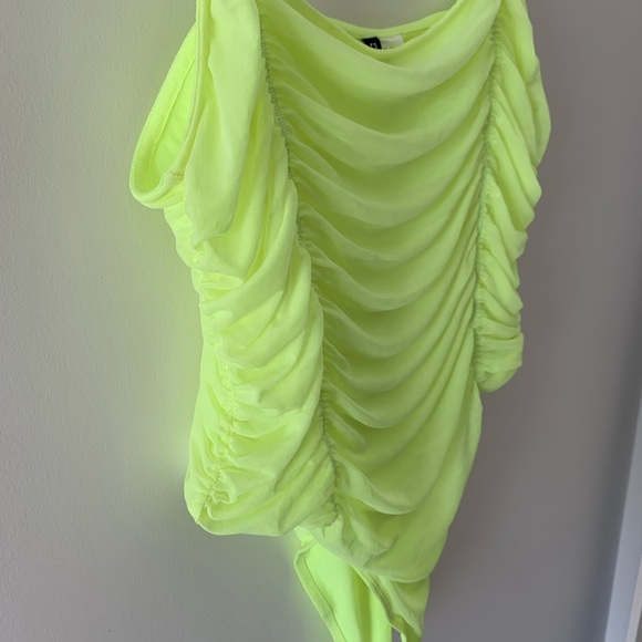 Neon H&M bodysuit with ruffled front. 🔫 - Picture 2 of 3